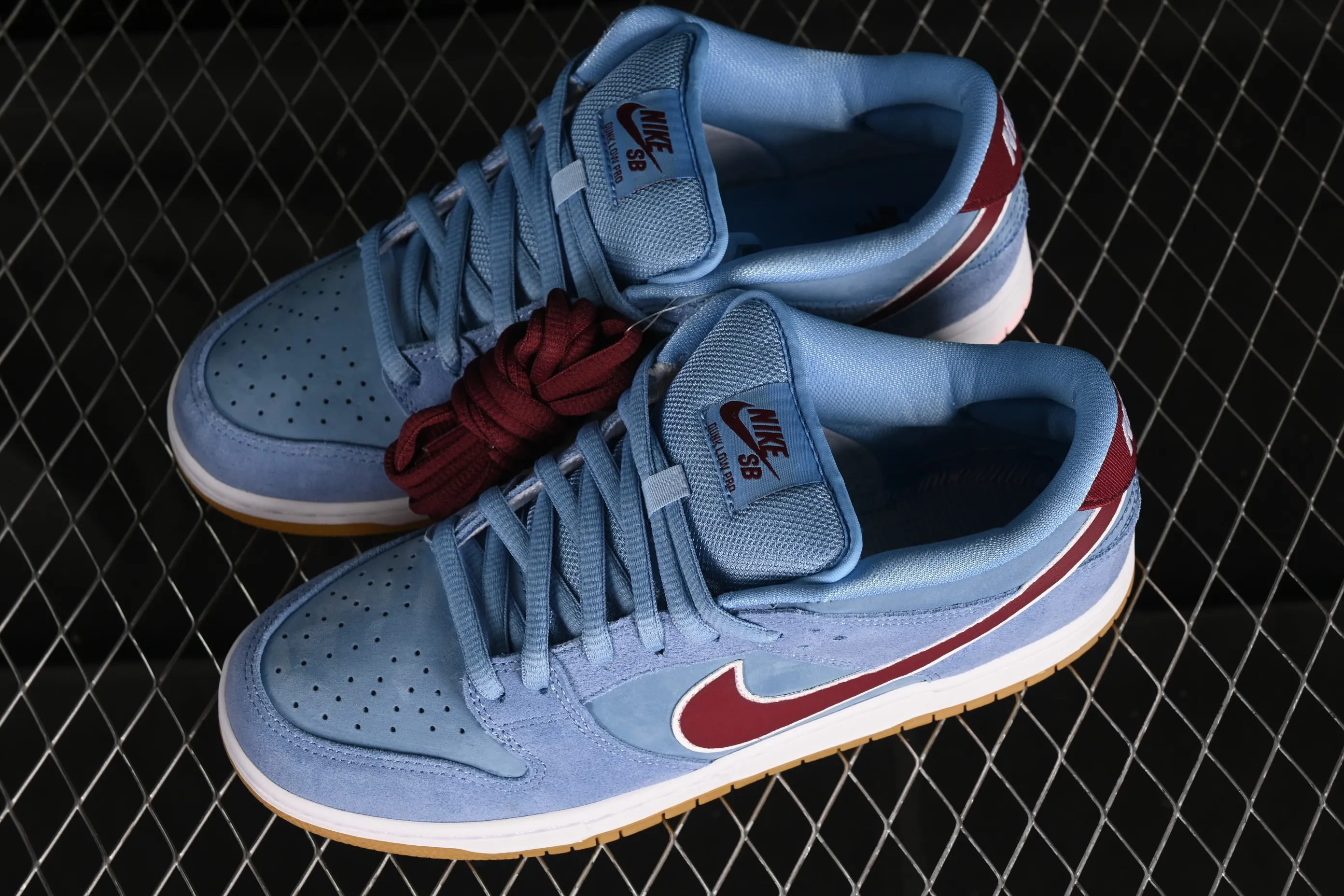All Categories Nk SB Dunk Series Nk SB Dunk Low Low-top sneakers Foreign trade version Nk SB Dunk Low "Phillies" Bubblegum SB low-top sports and leisure sneakers DQ4040-400